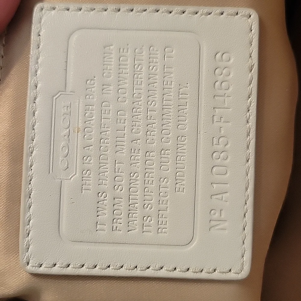 Authentic Coach handbag - Picture 6 of 14